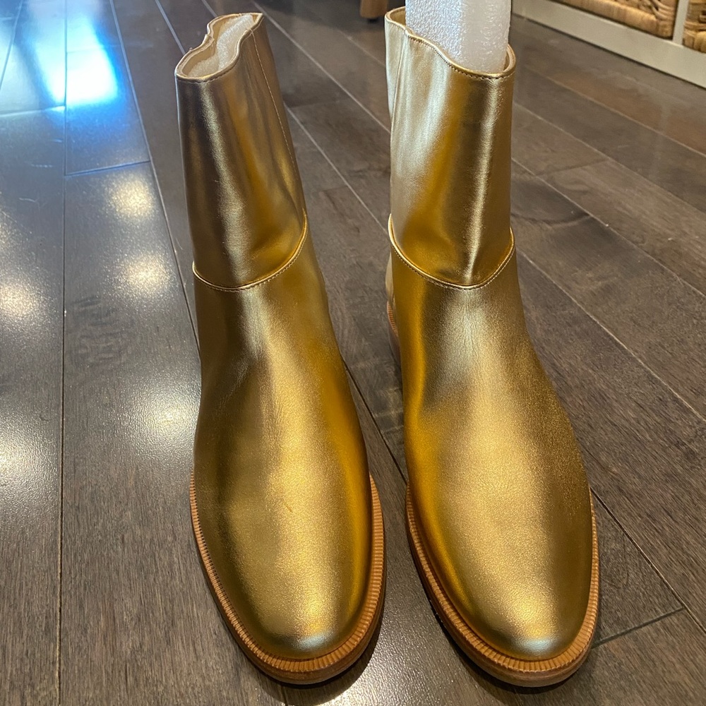 Good flat boots from Tiny Big Sister